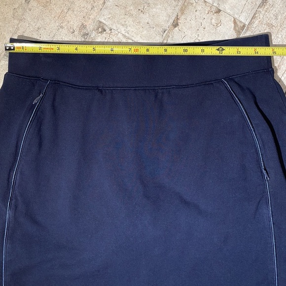 T by Talbots, navy stretch skort with 2 zip pockets. size Medium petite - Picture 4 of 11